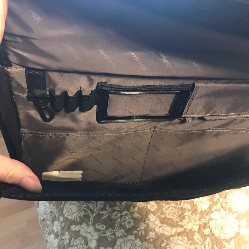 Targus Black Messenger Bag